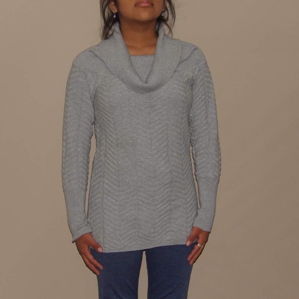 Chaus new york  women sweater long sleeve size s